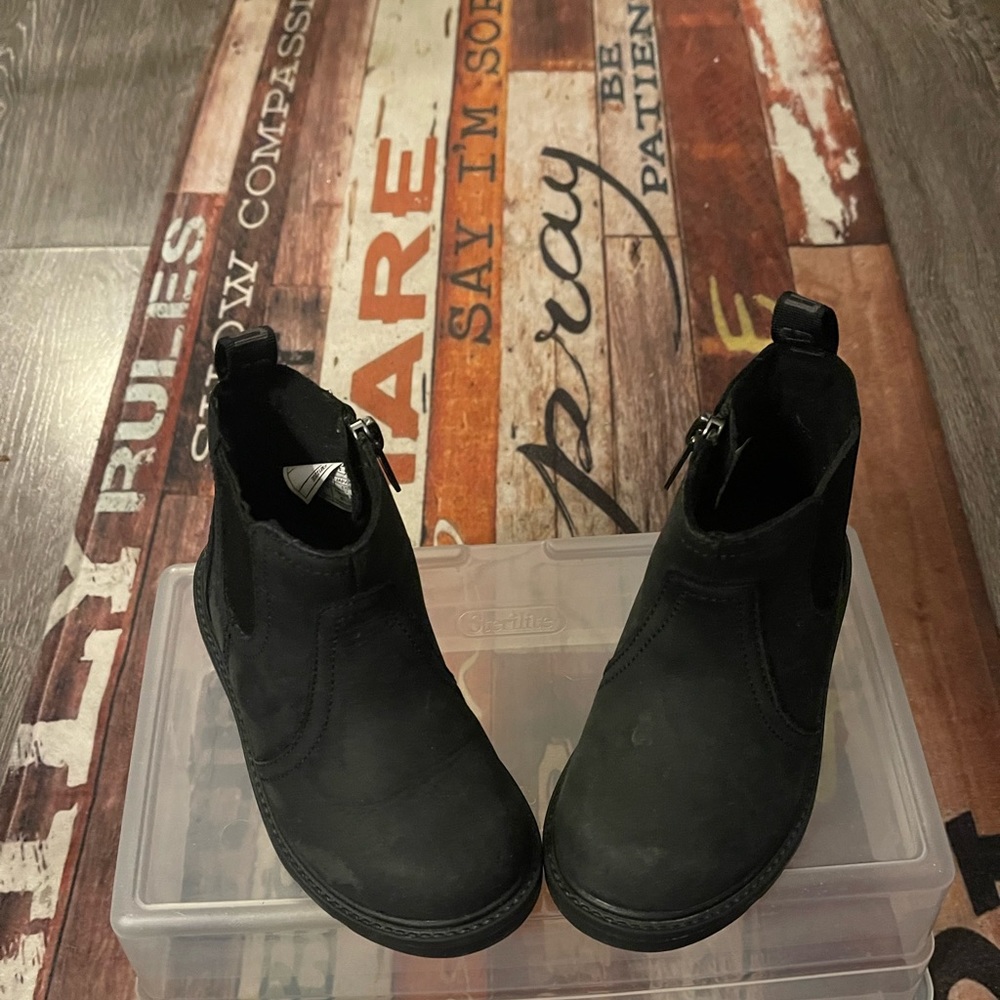 Boy Uggs in great condition